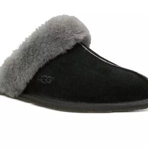 Women’s UGG® Scuffette II slippers size 9
